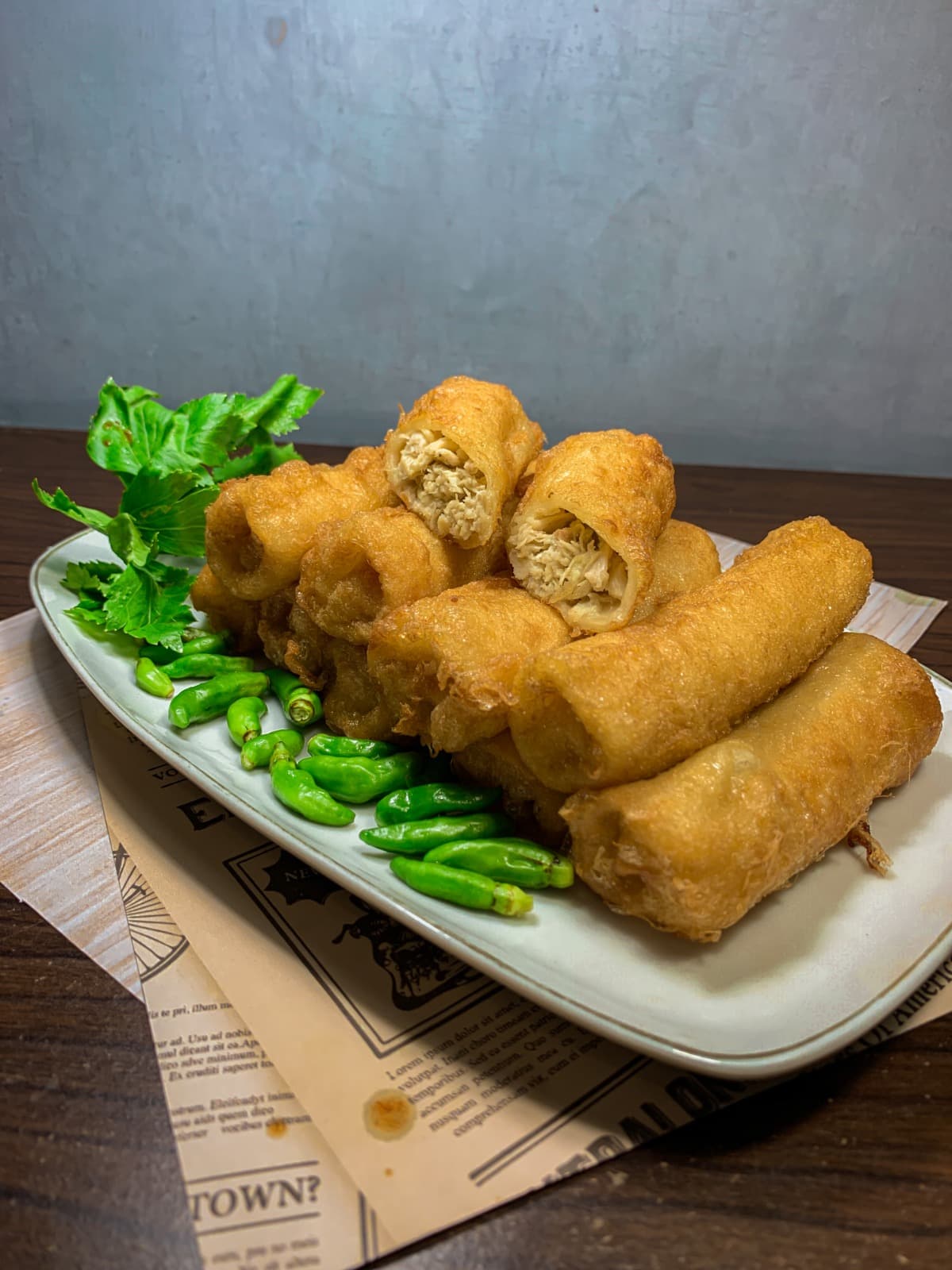 Lumpia ayam frozen crispy untuk snack cafe